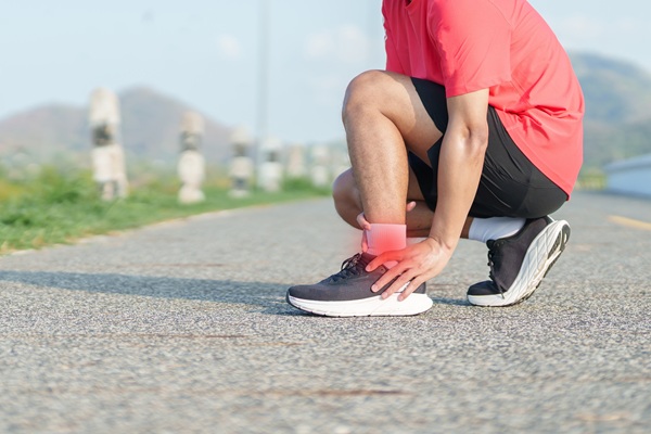 Ankle Sprain Treatment: How Long Do You Have To Use Crutches?